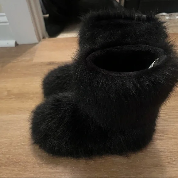 Amazon Black Furry Women's Boots - Picture 1 of 4